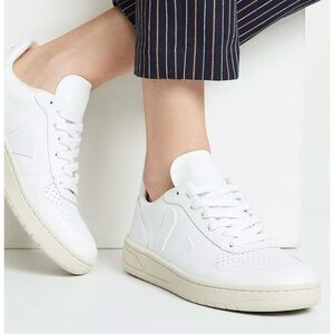 Veja V-10 Lace Up Extra White Sneakers size 8